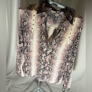 Day trip fun blouse that is very stylish